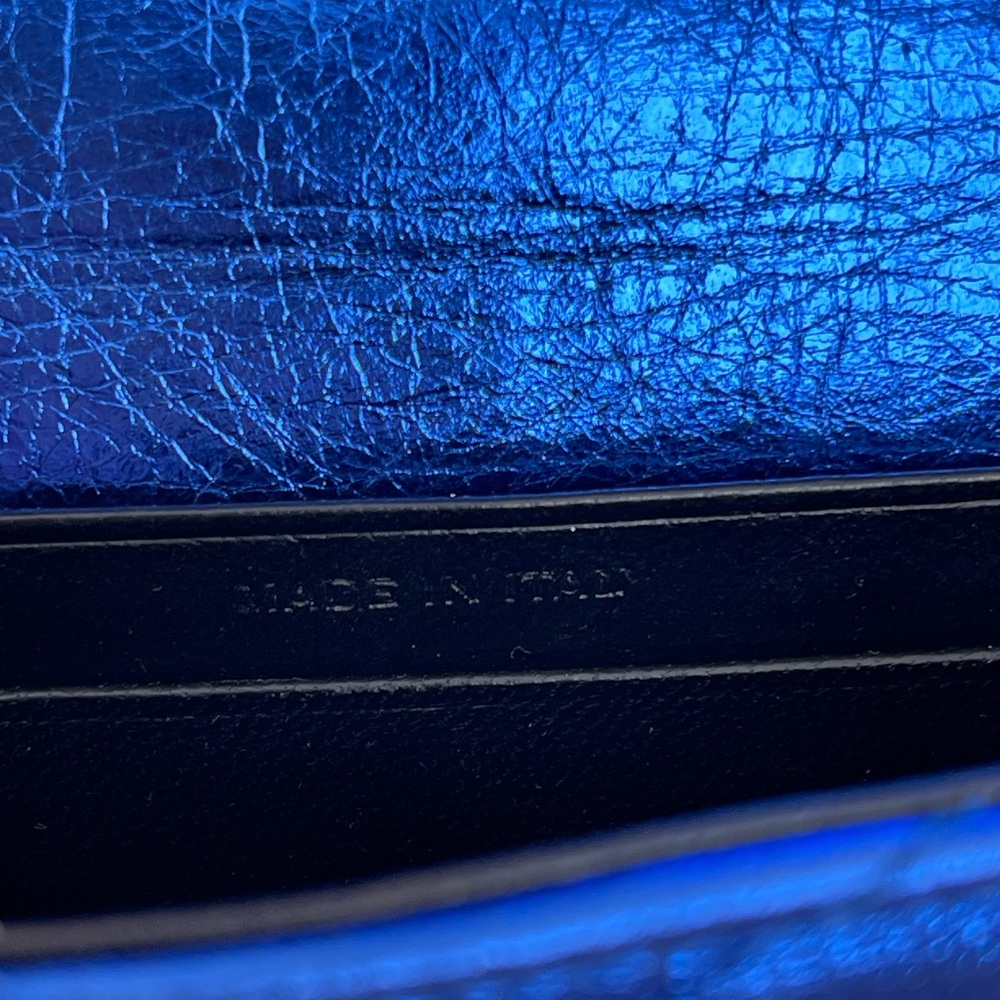 SOLD 💙Cool metallic blue quilted envelope card wallet💙 - Picture 9 of 12